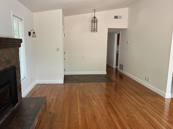 3rd image of 969 Oak Terrace Ct