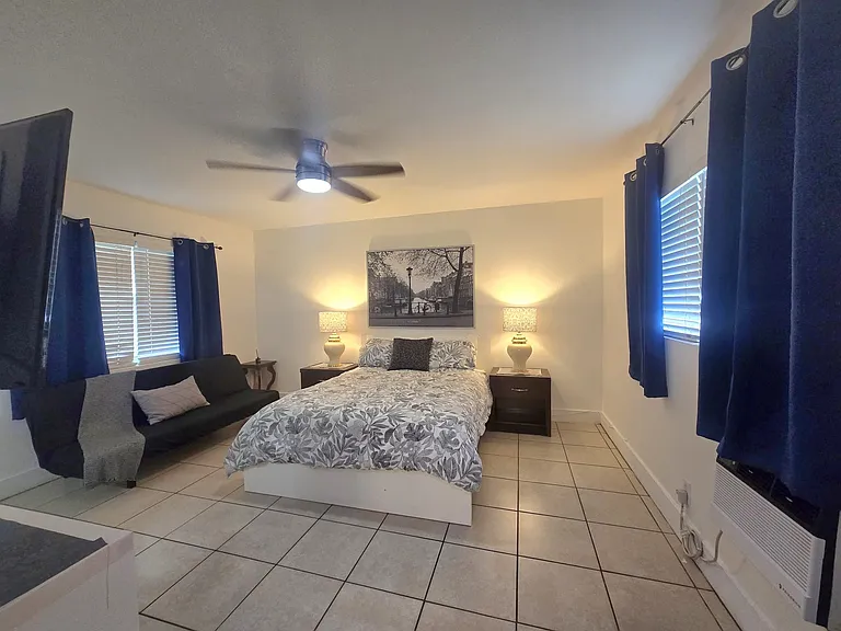 2305 Monroe St #8 — Photo 1