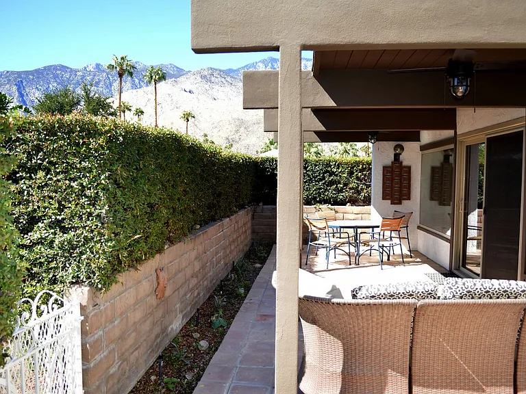 1745 Capri Cir — Photo 14