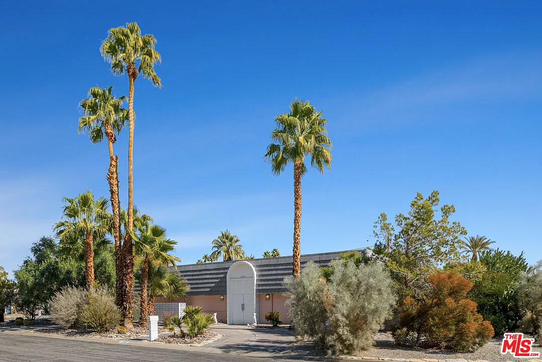 3 bed, 3.0 bath, 1760 sqft, $4,500 — Photo 1