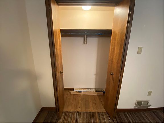 5th image of 548 Chestnut St
