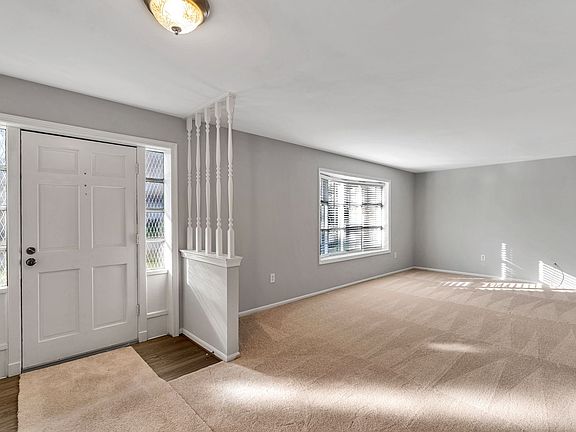 4th image of 5207 Gainsborough Dr