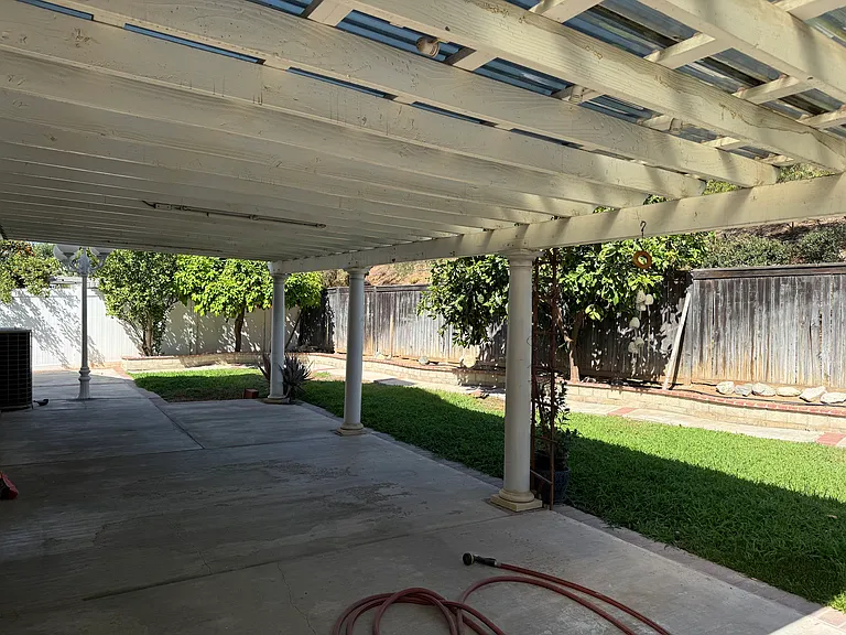 652 Avondale Dr — Photo 24