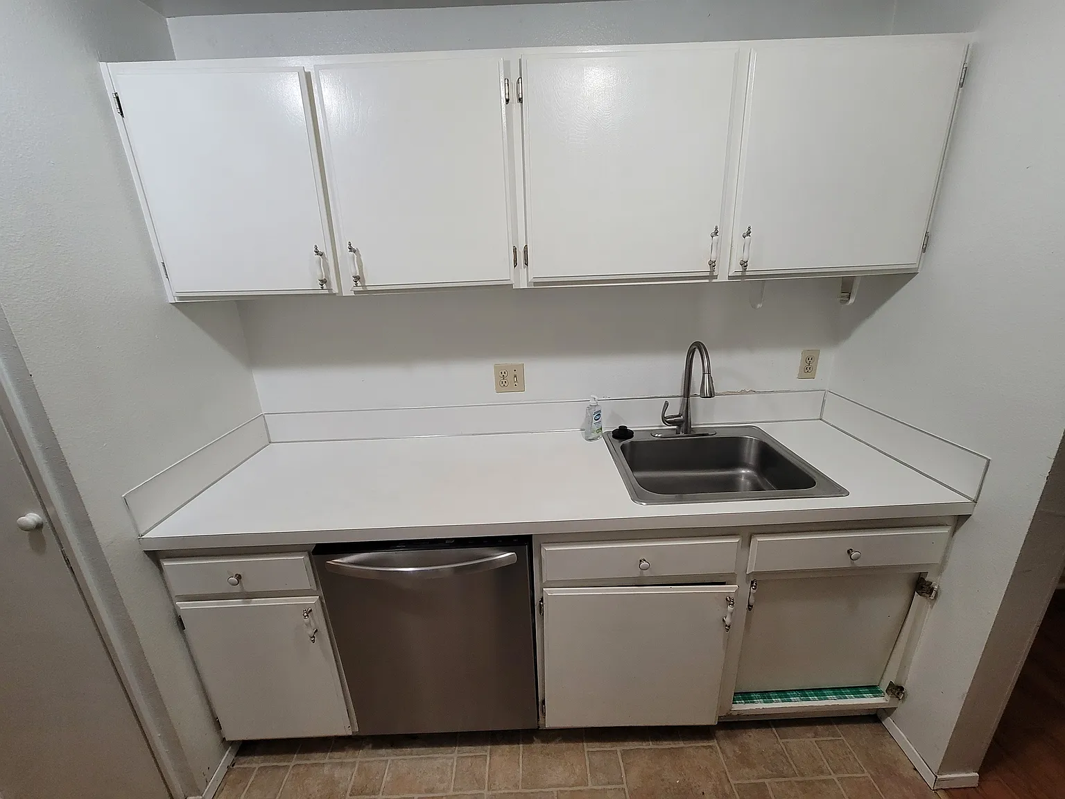 2 bed, 937 sqft, $2,390 — Photo 2