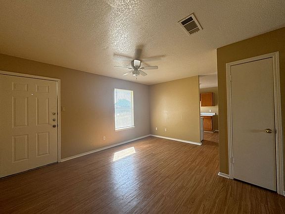 3rd image of 1709 Cedarhill Dr APT C