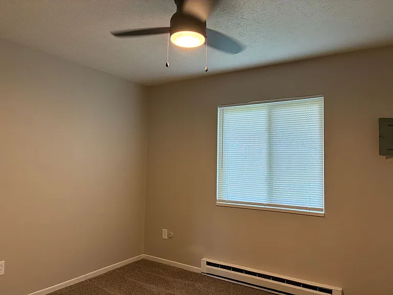 Waynedale Circle Apartments — Photo 40