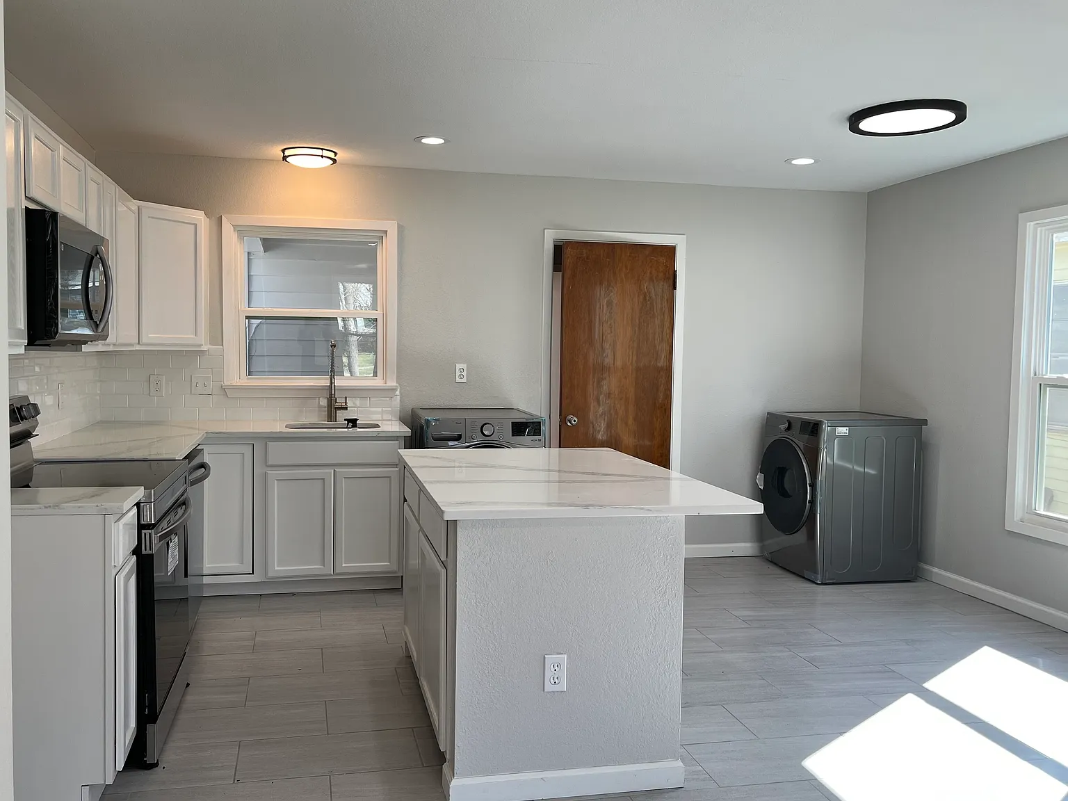 Mountain Lake-Elmwood — Photo 2