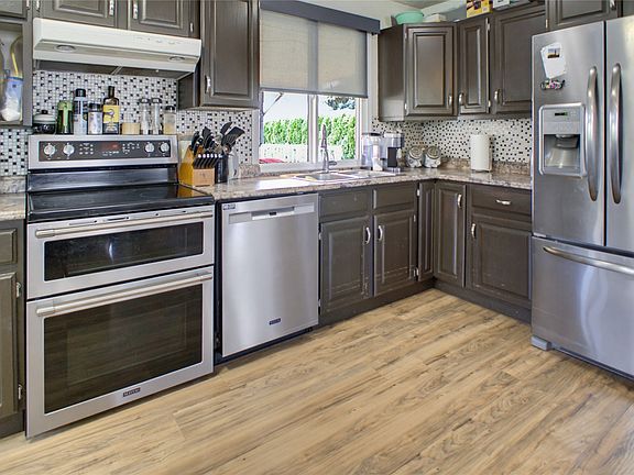 3rd image of 15 Kelso Cres