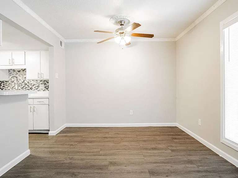 Aero White Rock — Photo 36