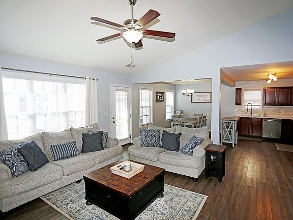 5th image of 125 Cambridge Dr