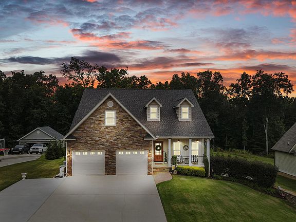 2nd image of 172 Hancock Oaks Trce NE