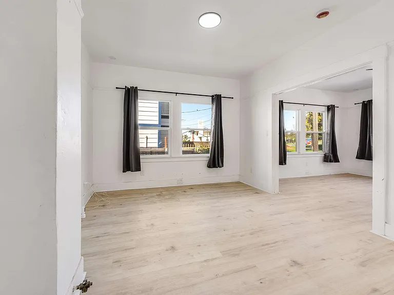 1629 Foothill Blvd — Photo 9