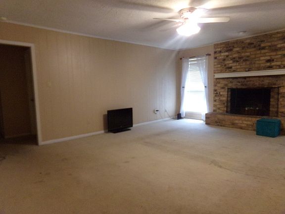 4th image of 3400 Live Oak Dr