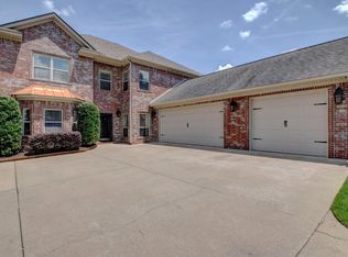 112 Navajo Trl, Maumelle, AR 72113