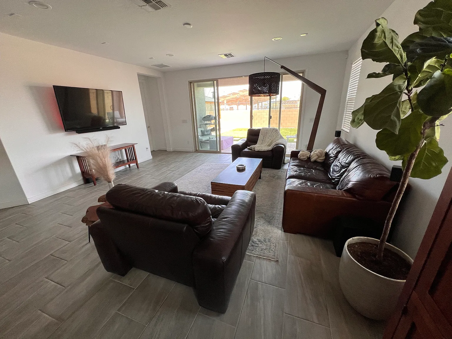 4 bed, 1924 sqft, $2,695 — Photo 4