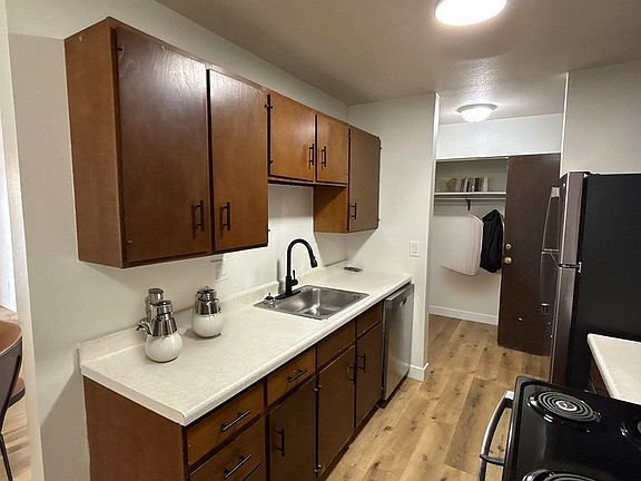 4th image of 215 E Arbor Ave #1B-1Ba-806Sqft