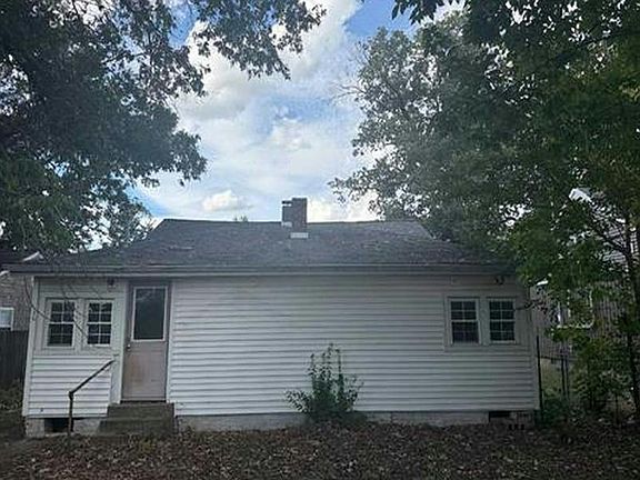 2nd image of 2624 Clark St