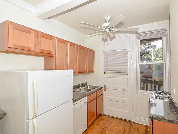 3rd image of 3344 W Ainslie St APT G1