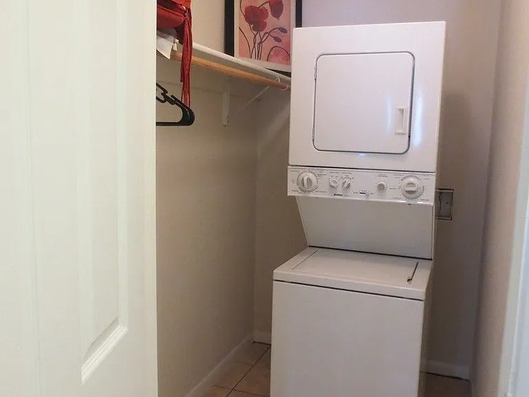 Lakeview Apartments — Photo 15