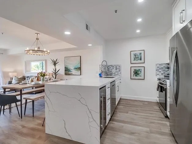 2 bed, 1140 sqft, $8,000 — Photo 4