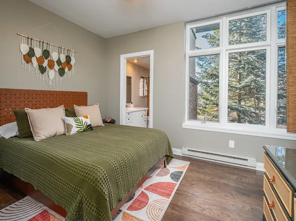 W3216 S Lakeshore Dr #3, Lake Geneva, WI 53147