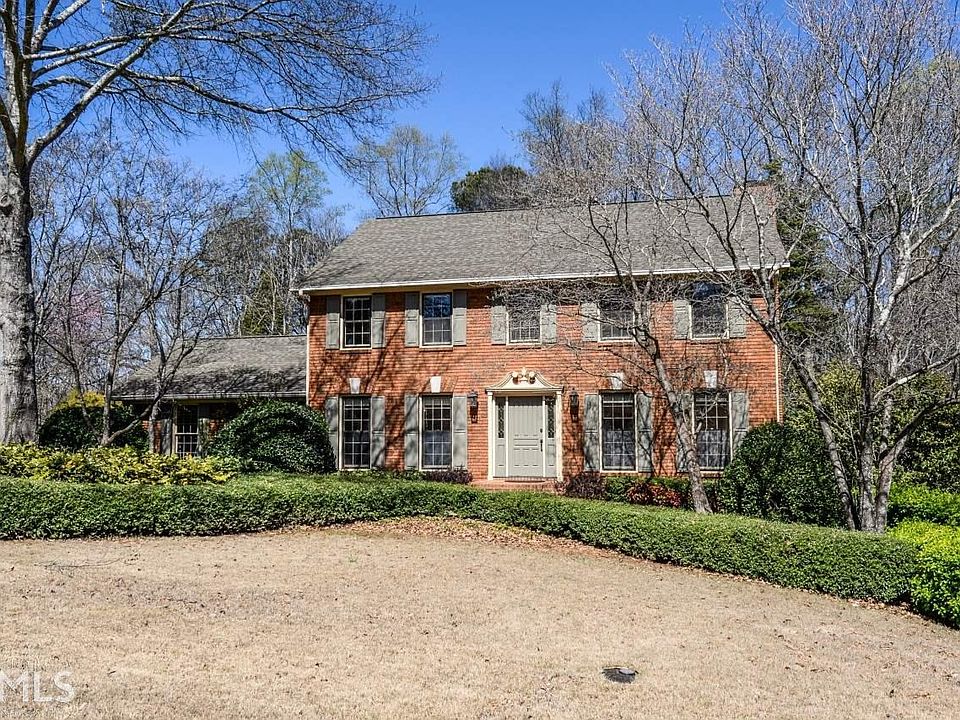 2nd image of 690 Saddle Ridge Trce