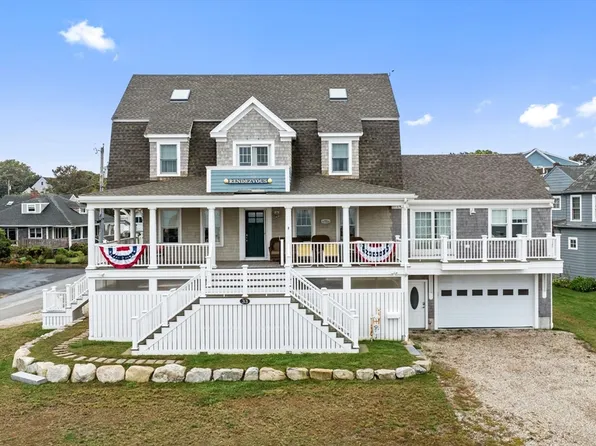 33 Oceanside Dr, Scituate, MA 02066