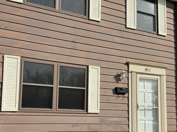 9814 Oakshire Dr, Jeffersontown, KY 40299