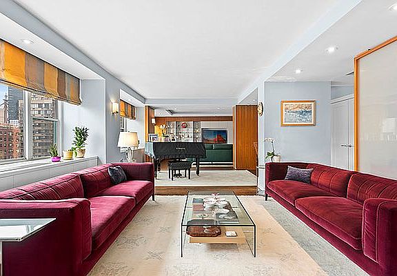 4th image of 340 E 64th St