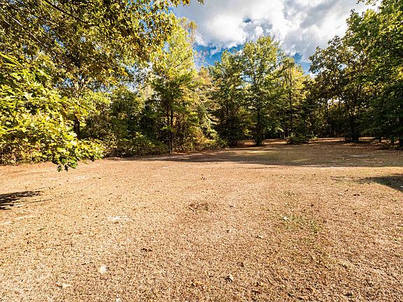 4th image of 191 Autumn Ln