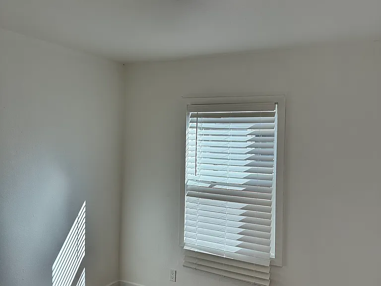 9767 Canterbury Ave — Photo 7