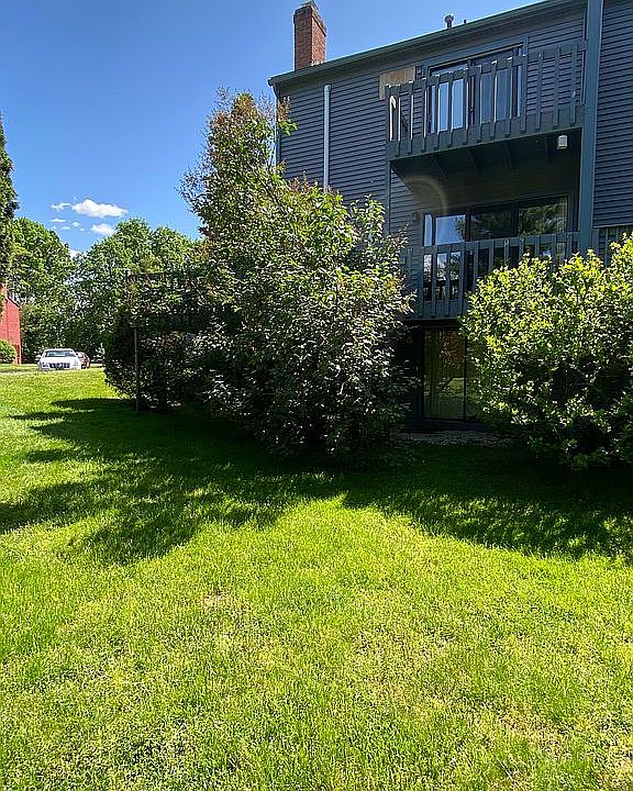 2nd image of 20 Danforth Ln