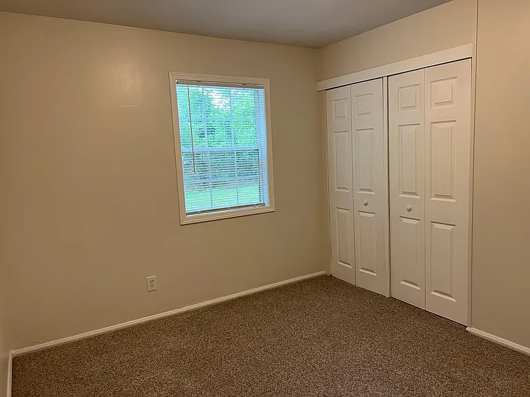 915 Shumway Ave — Photo 14