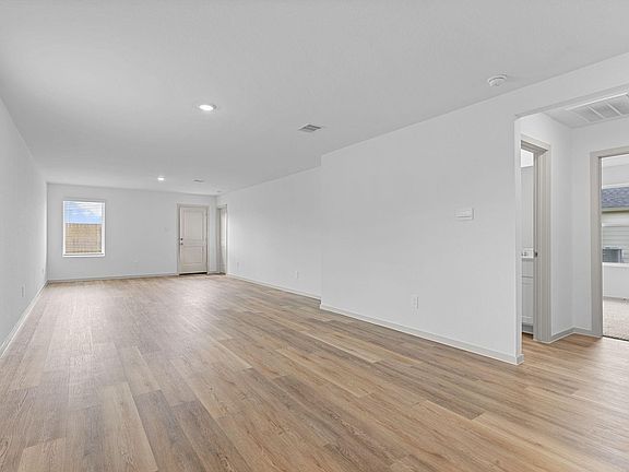 4th image of 1009 Bluegill Ln