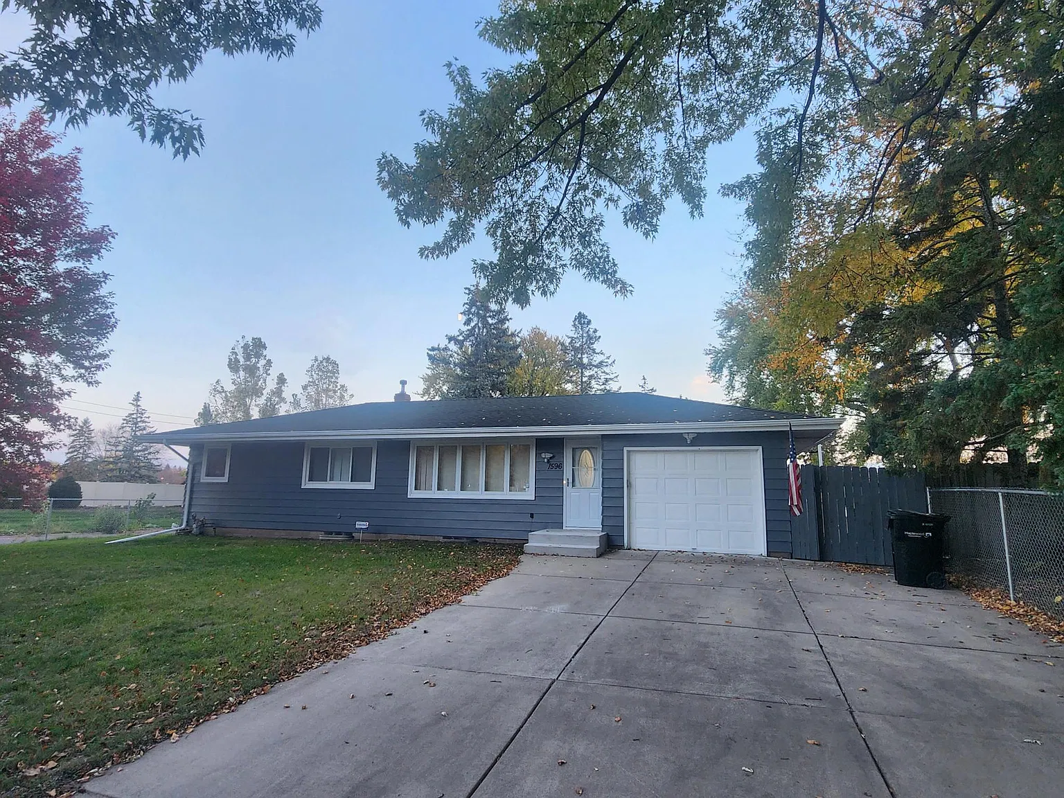 4 bed, 1833 sqft, $2,420 — Photo 4