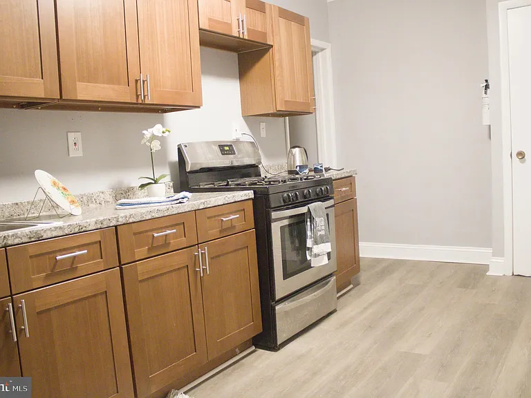 936 Carteret Ave — Photo 12