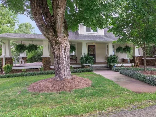 205 Taylor St, Yadkinville, NC 27055