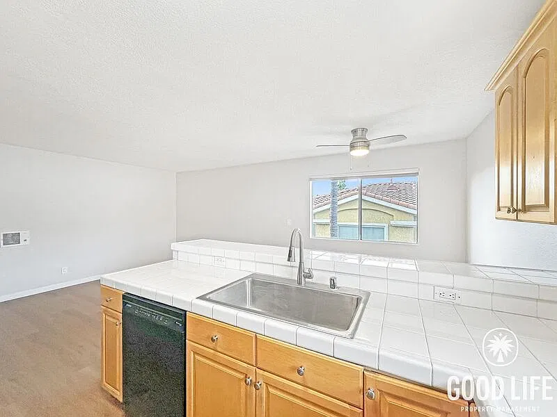 2 bed, 2.0 bath, 802 sqft, $2,450 — Photo 4