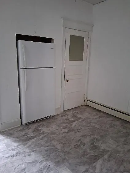 3 bed, 1.5 bath, 1282 sqft, $2,300 — Photo 4