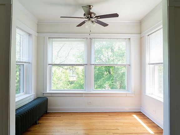 4th image of 3334 W Ainslie St #D2