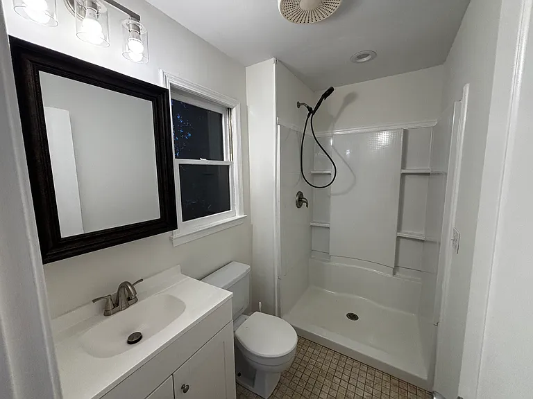 1104 W Oakwood Ave — Photo 3