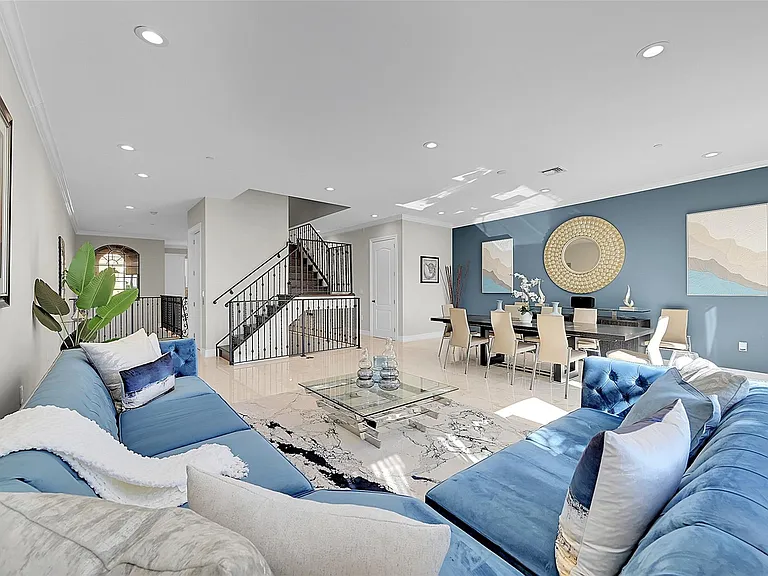 2254 SE 7th St — Photo 10