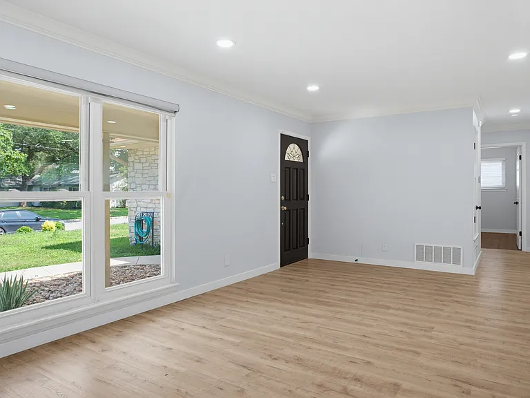 8315 Castlecreek Dr — Photo 5