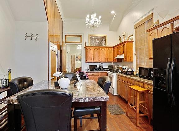 5th image of 408 Elmira Ave