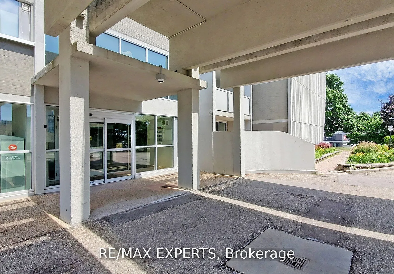 2 bed, $2,400 — Photo 4