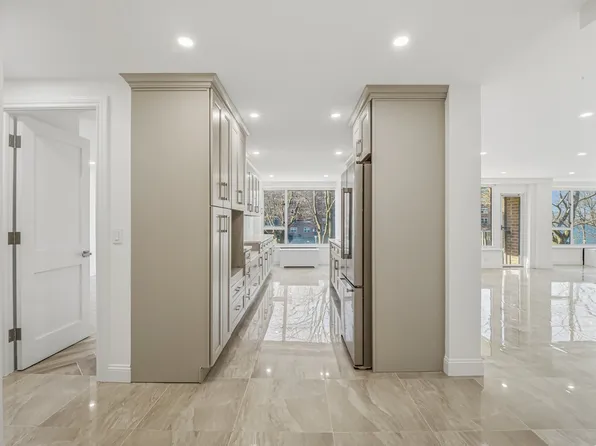 166-25 Powells Cove Boulevard image 19 of 31