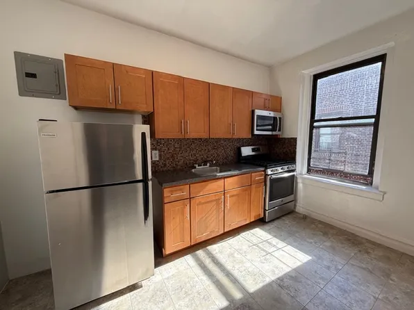 83-14 Lefferts Boulevard image 1 of 8