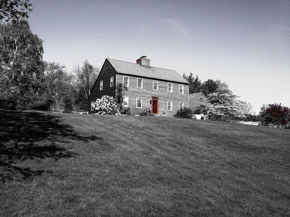 2nd image of 4 Overlook Dr