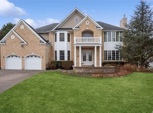 48 Kemi Ln, Sayville, NY 11782