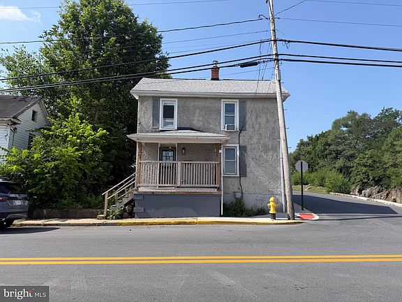 3rd image of 529 W Race St